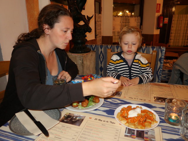Sabine und Nils im Restaurant El Rey De La Tapa in Sineu (29. Nov.)
