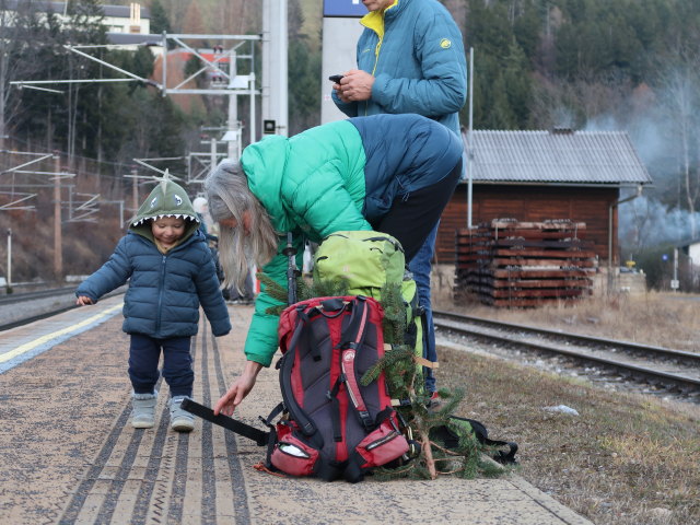 Nils im Bahnhof Breitenstein, 794 m