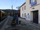 Ursa, Sabine und Nils im Bahnhof Breitenstein, 794 m