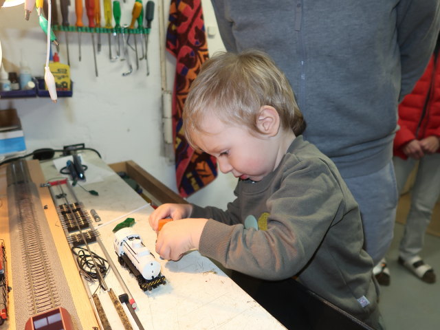 Nils, Papa und Mama im Haus meiner Eltern