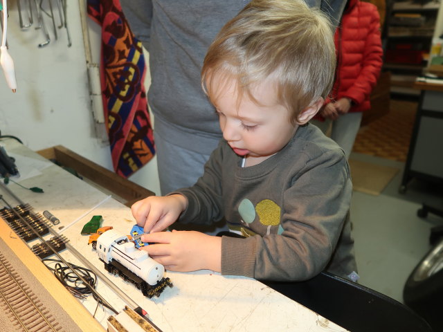 Papa, Nils und Mama im Haus meiner Eltern