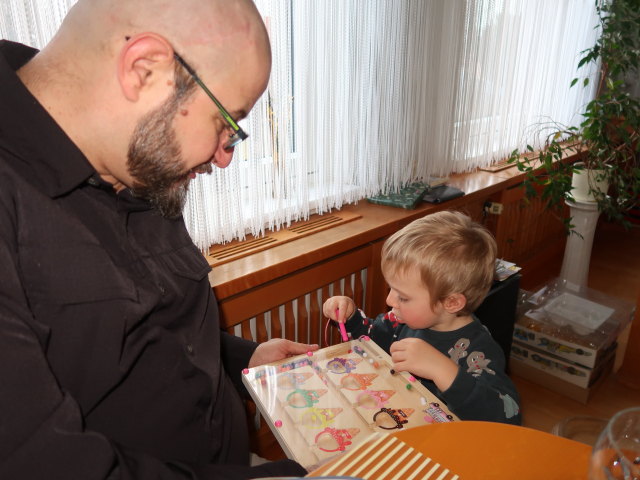 Markus und Nils im Haus meiner Eltern (24. Dez.)