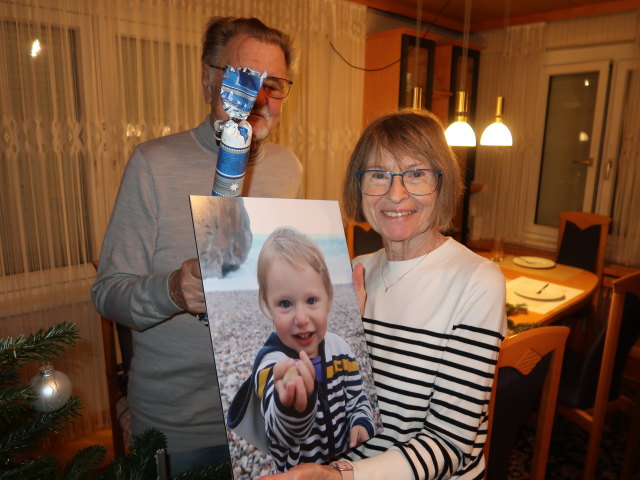 Papa und Mama im Haus meiner Eltern (24. Dez.)
