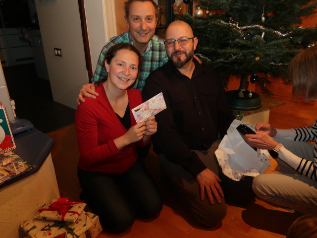 Sabine, ich, Markus und Mama im Haus meiner Eltern (24. Dez.)