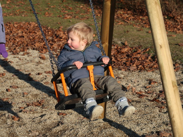 Nils am Spielplatz Badeteich S&uuml;&szlig;enbrunn