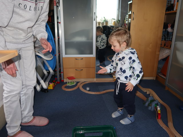 Mama und Nils im Haus meiner Eltern