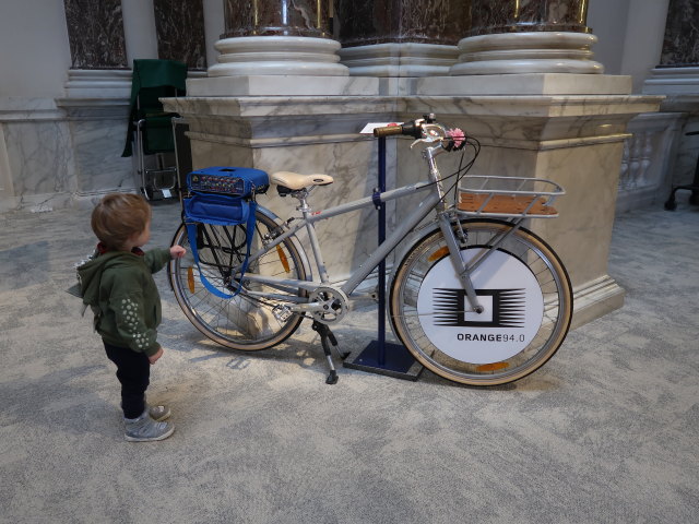 Nils in der Sonderausstellung 'Es funkt! &Ouml;sterreich zwischen Propaganda und Protest'