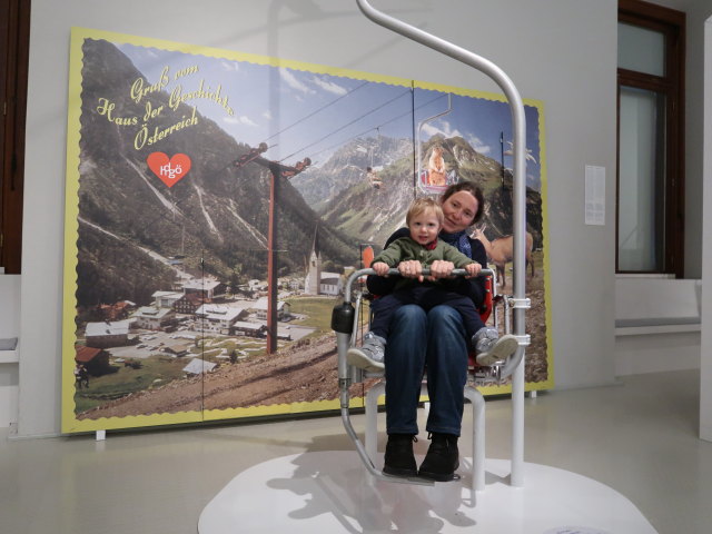 Nils und Sabine in der Dauerausstellung