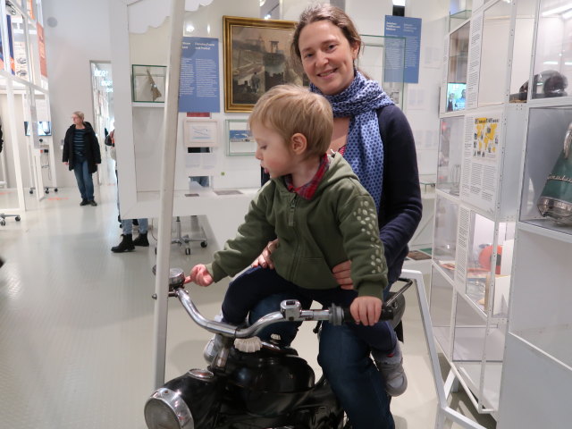 Nils und Sabine in der Dauerausstellung