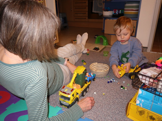 Mama und Nils in unserer Wohnung