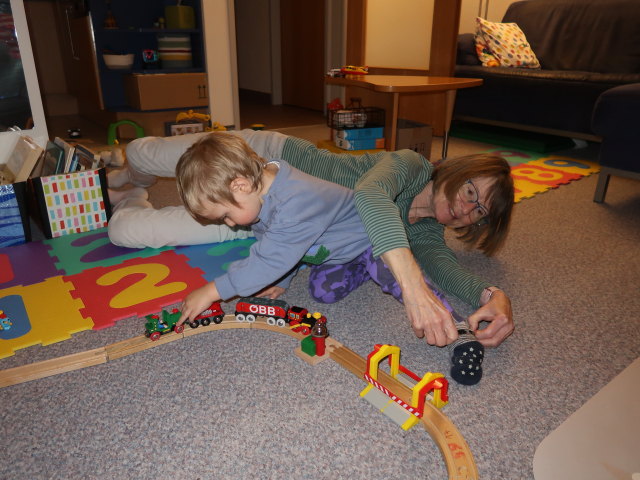 Nils und Mama in unserer Wohnung