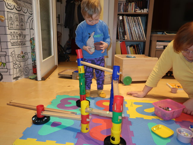 Nils und Brigitte in Brigittes Wohnung