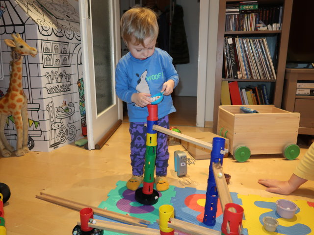 Nils in Brigittes Wohnung