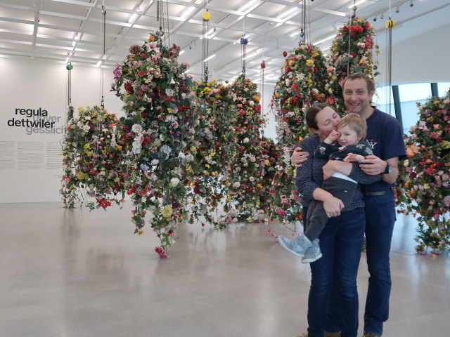 Sabine, Nils und ich in der Ausstellung 'Regula Dettwiler - Unvergesslich'