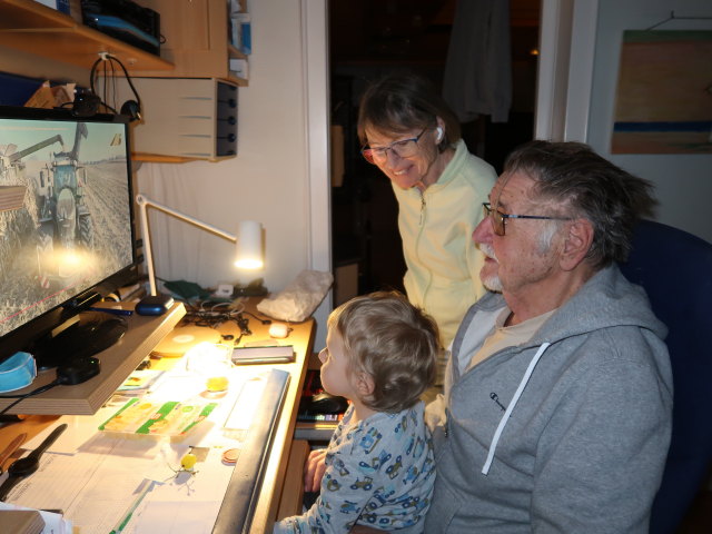 Nils, Mama und Papa im Haus meiner Eltern