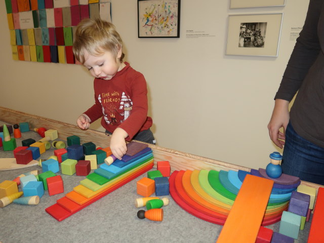 Nils und Sabine in der Ausstellung 'Nie endg&uuml;ltig! Das Museum im Wandel'