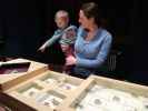 Nils und Sabine in der Sonderausstellung 'Fahrrad & Hummer - Funkelnder Baumschmuck aus Gablonz'
