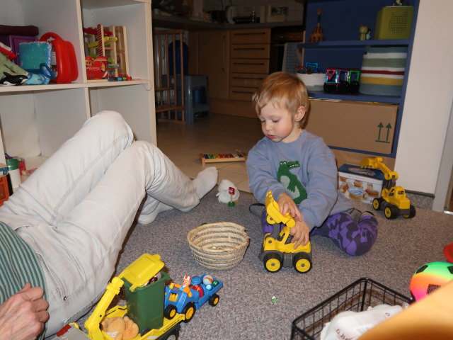 Mama und Nils in unserer Wohnung