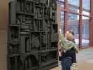 Sabine und Nils in der Ausstellung 'Wotruba International'