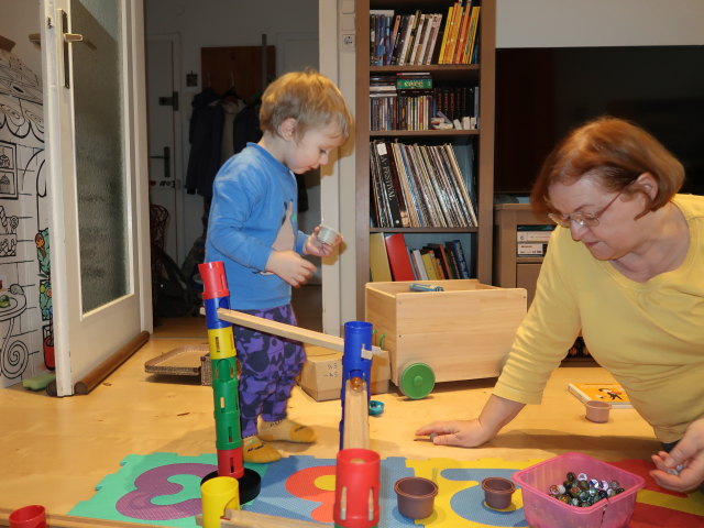 Nils und Brigitte in Brigittes Wohnung