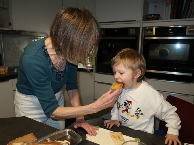 Mama und Nils im Haus meiner Eltern