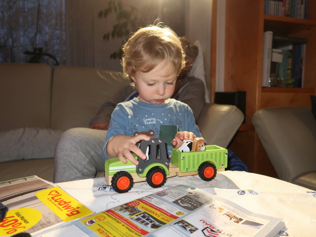 Nils und Papa im Haus meiner Eltern