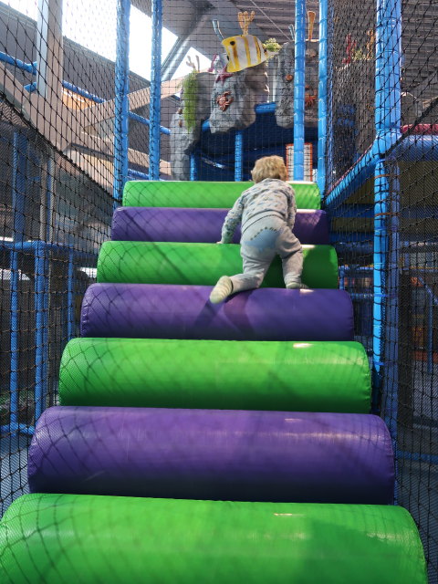 Nils im Ninja Parcours