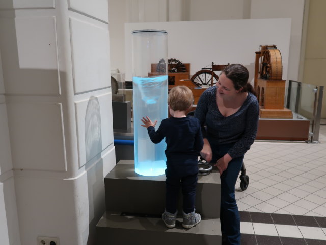 Nils und Sabine in der Dauerausstellung 'Energie'