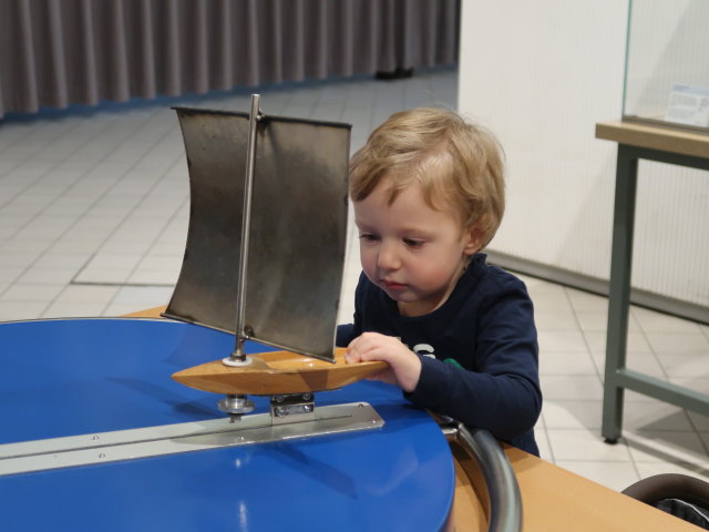 Nils in der Dauerausstellung 'Energie'