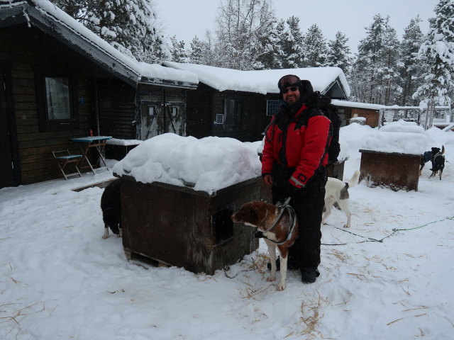 Markus im Wildniscamp von Arctic Dogsled Adventure beim V&auml;kk&auml;r&auml;j&auml;rvi (20. Feb.)