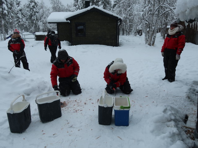 Markus im Wildniscamp von Arctic Dogsled Adventure beim V&auml;kk&auml;r&auml;j&auml;rvi (20. Feb.)