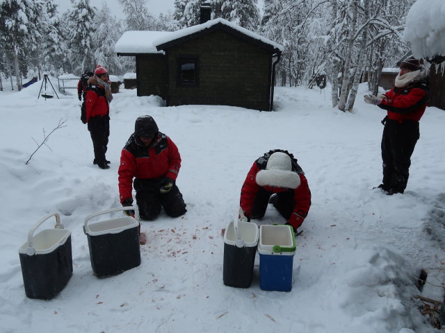Markus im Wildniscamp von Arctic Dogsled Adventure beim V&auml;kk&auml;r&auml;j&auml;rvi (20. Feb.)
