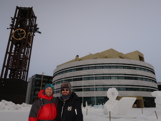 Ich und Markus beim Kiruna Stadshus (22. Feb.)