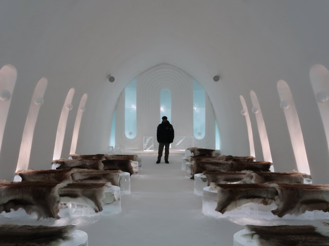 Markus in der Ceremony Hall Echo im Icehotel 36 in Jukkasj&auml;rvi (23. Feb.)