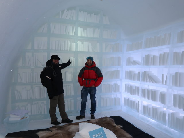 Markus und ich in der Art Suite 'Arctic Archive' im Icehotel 36 in Jukkasj&auml;rvi (23. Feb.)