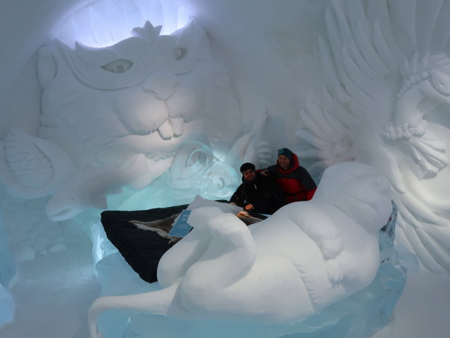 Markus und ich in der Art Suite 'An Otter's Midwinters Night's Dream' im Icehotel 36 in Jukkasj&auml;rvi (23. Feb.)