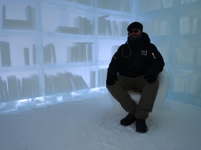 Markus in der Art Suite 'Arctic Archive' im Icehotel 36 in Jukkasj&auml;rvi (23. Feb.)