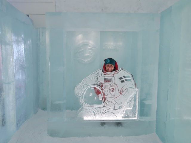 Ich in der Icebar 'In Orbit' im Icehotel 365 in Jukkasj&auml;rvi (23. Feb.)