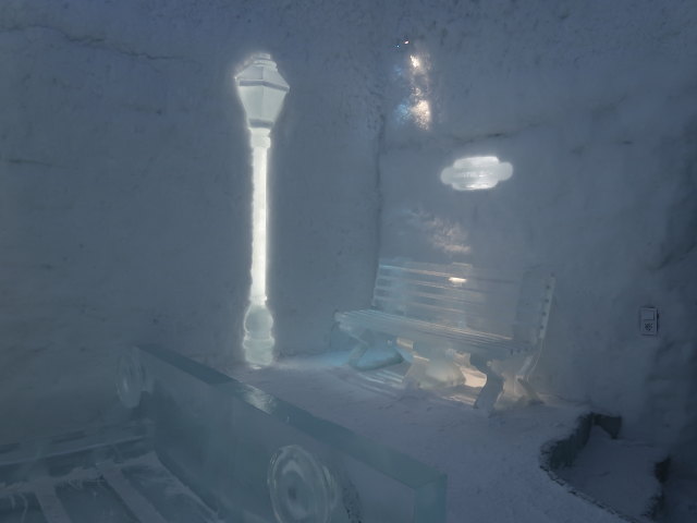 Deluxe Suite 'Mystery on the Icehotel Express' im Icehotel 365 in Jukkasj&auml;rvi (23. Feb.)