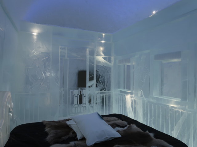 Deluxe Suite 'Mystery on the Icehotel Express' im Icehotel 365 in Jukkasj&auml;rvi (23. Feb.)