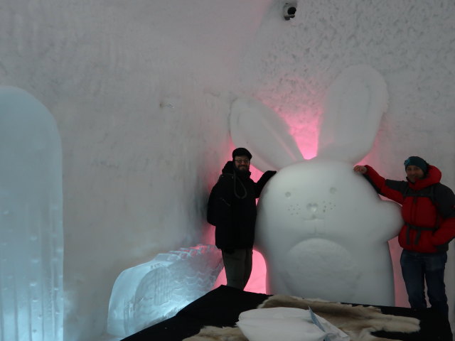 Markus und ich in der Deluxe Suite 'Toybox' im Icehotel 365 in Jukkasj&auml;rvi (23. Feb.)