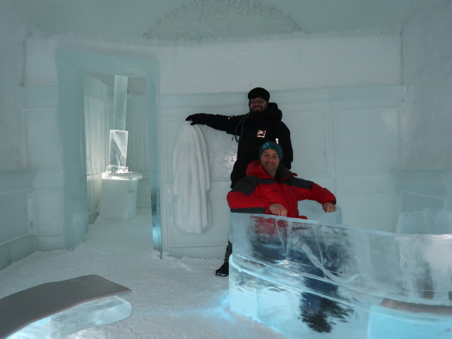 Markus und ich in der Art Suite 'Sauna' im Icehotel 365 in Jukkasj&auml;rvi (23. Feb.)