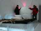 Markus und ich in der Deluxe Suite 'Toybox' im Icehotel 365 in Jukkasj&auml;rvi (23. Feb.)