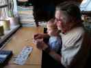 Nils und Papa im Haus meiner Eltern