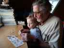 Nils und Papa im Haus meiner Eltern