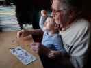 Nils und Papa im Haus meiner Eltern