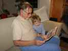 Papa und Nils im Haus meiner Eltern