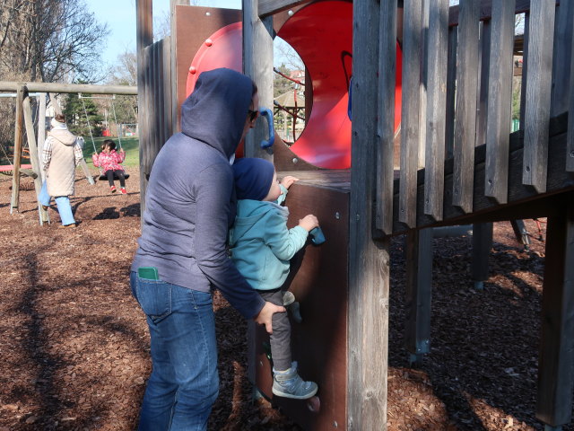 Sabine und Nils am Spielplatz Reklewskigasse