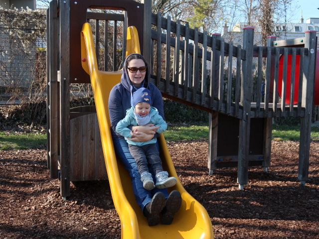 Sabine und Nils am Spielplatz Reklewskigasse