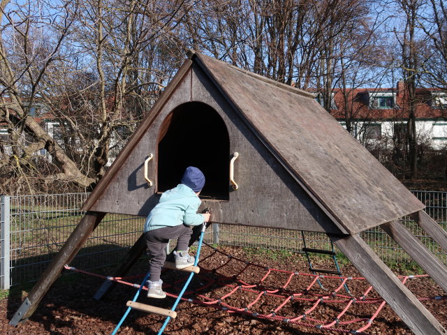 Nils am Spielplatz Riegerm&uuml;hle